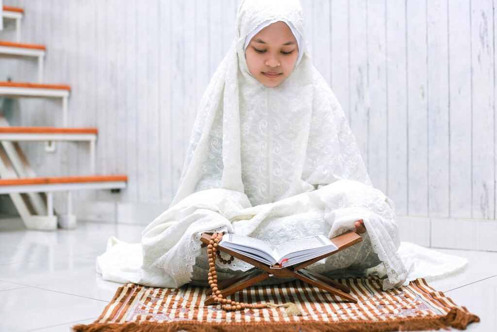 mulim woman reading quran 2021 09 01 02 47 28 utc min
